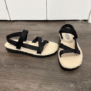 New in Box Everlane Black The ReNew Teddy Sport Sandal